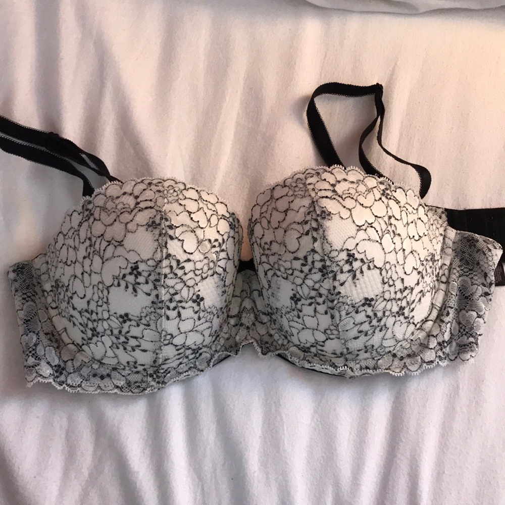 Strapless lace bra
